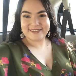 Meet your Posher, Dania